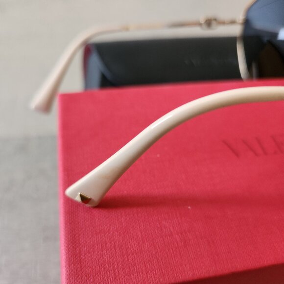 Unisex Valentino Sunglasses - Picture 13 of 15